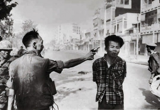 General vietnamita Nguyen Ngoc Loan - execução de vietcong