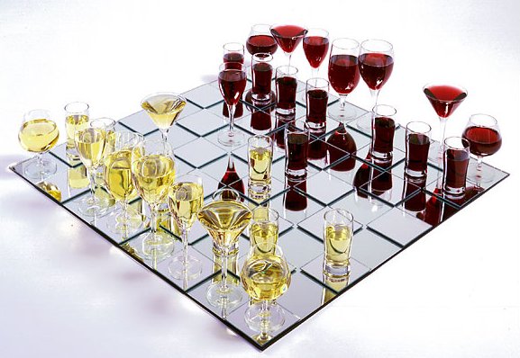Jogo de xadrez bebível - vinho tinto e branco