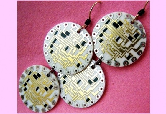 Joias de sucata eletronica reciclada