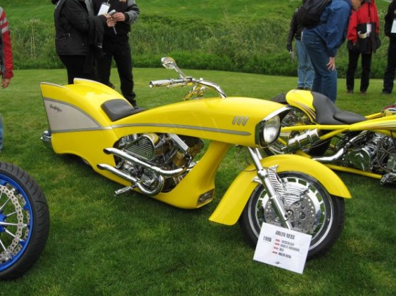 Moto Harley-Davidson Amarela Customizada