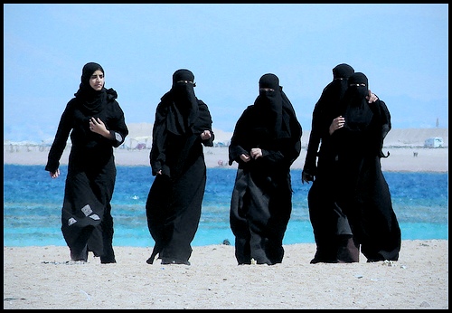 Moda praia do Serra: Burka + Bikini = Burkini