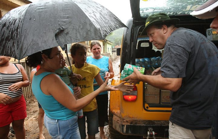 Jipeiros ajudam região serrana do Rio