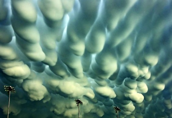Nuvens - formas estranhas