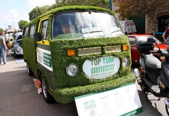 VW Kombi com Grama Sintética