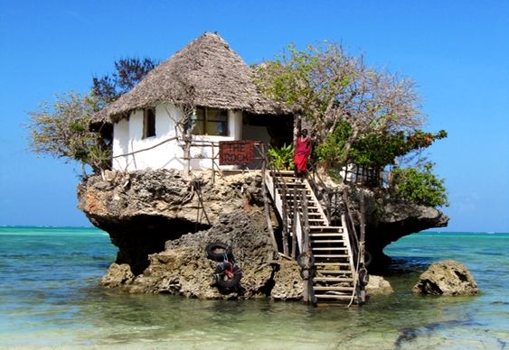 Zanzibar - restaurante sobre pedra na praia