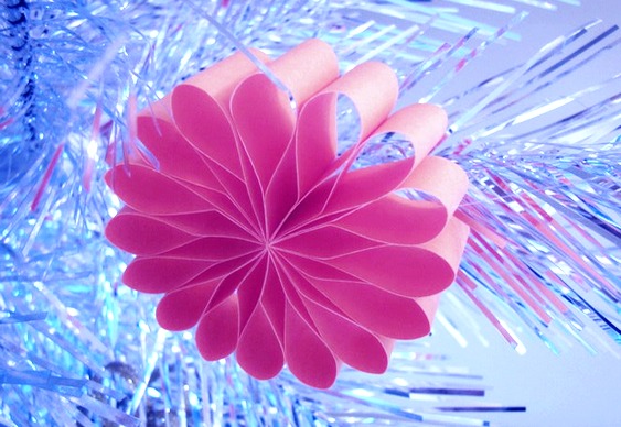 Enfeites de flores de papel reciclado para a sua árvore de Natal – Matéria  Incógnita
