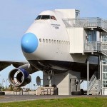 Reciclagem de sucata de avião transforma Jumbo 747 em hotel