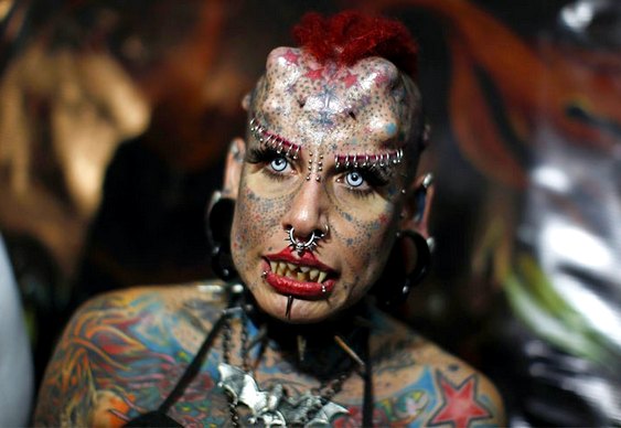 Vampira - mulher mais tatuada do mundo