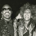 Stevie Wonder homenageia Whitney com Ribbon In The Sky