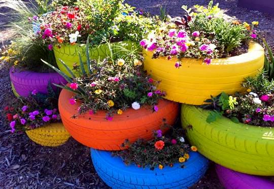 Vasos de plantas com pneus