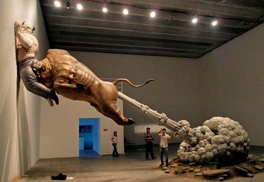 Escultura Touro Voador Arte engraçada