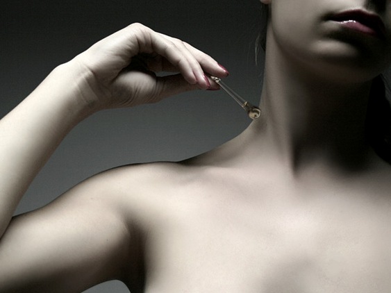 Pendente com frasco de perfume
