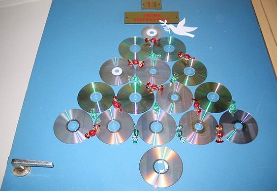 Árvore de Natal com CDs reciclados