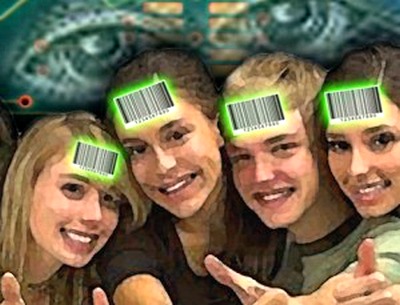 Chips eletrônicos em alunos