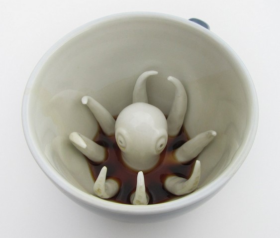 Polvo no copo de porcelana