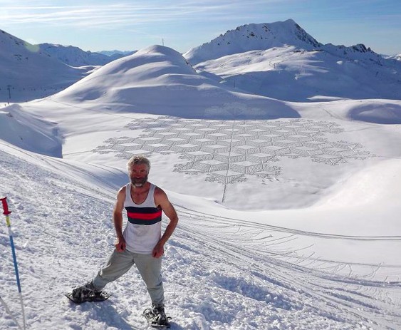 Homem dos desenhos na neve