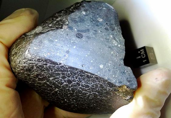 Meteorito com 2 bilhões de anos