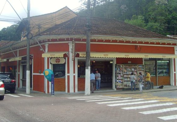 Esquina das ruas Montecaseros e Piabanha
