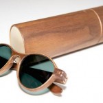 Ótica fashion com as armações de madeira para óculos