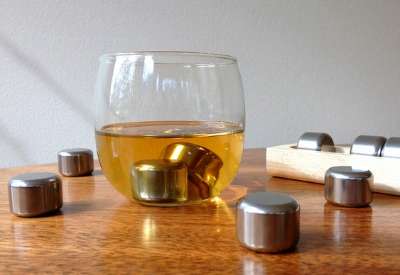 Aço inox para gelar whisky
