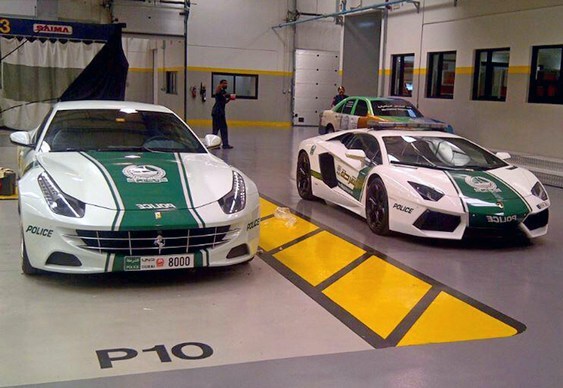 Lamborghini e Ferrari Policia Dubai Carros de luxo da polícia