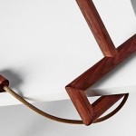 Luminária de mesa inspirada num cabo de vassoura