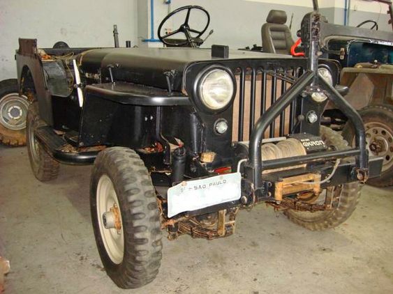 Jeep Willys Velho Jeep antigo para reformar