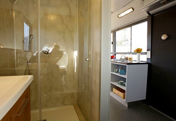 Banheiro com ducha em ônibus
