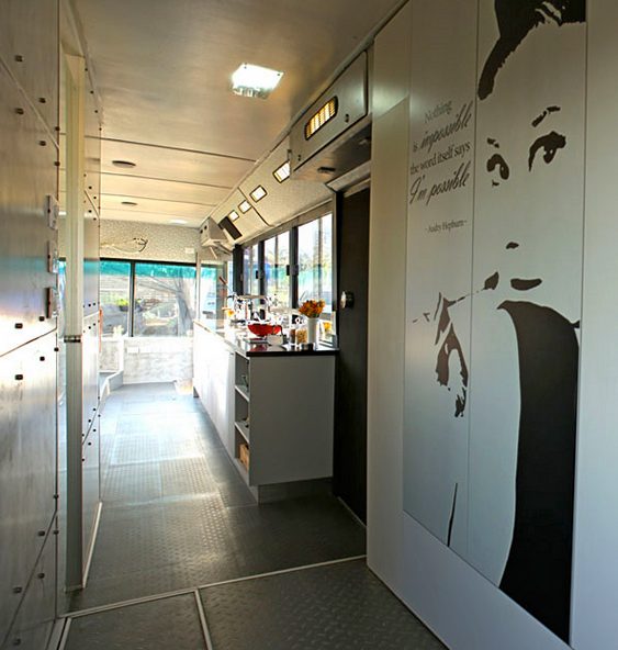 Ônibus transformado em apartamento