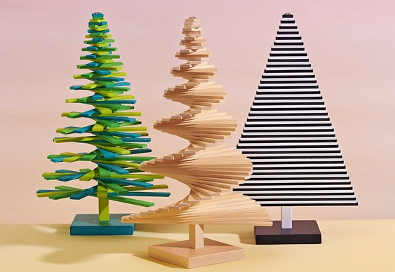 Árvores de Natal com réguas de madeira formam o Triângulo Dourado – Matéria  Incógnita
