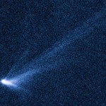 Corpo celeste giratório com seis caudas: um cometa ou asteroide?