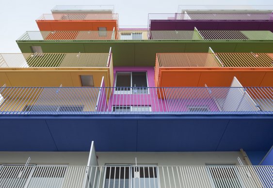 Cores fortes no lugar do cinza