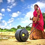 A bombona rotativa que facilita carregar água nas regiões de seca