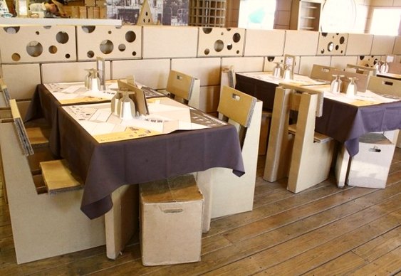 Restaurante de papelão
