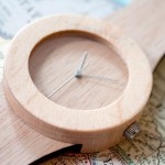Relógio de pulso artesanal de madeira e bambu 80% biodegradável
