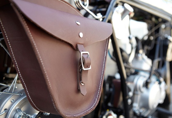 Moto retrô feita à mão