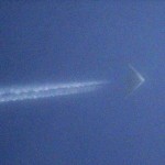 Imagens cabulosas: OVNI triangular e monstro do lago Loch Ness
