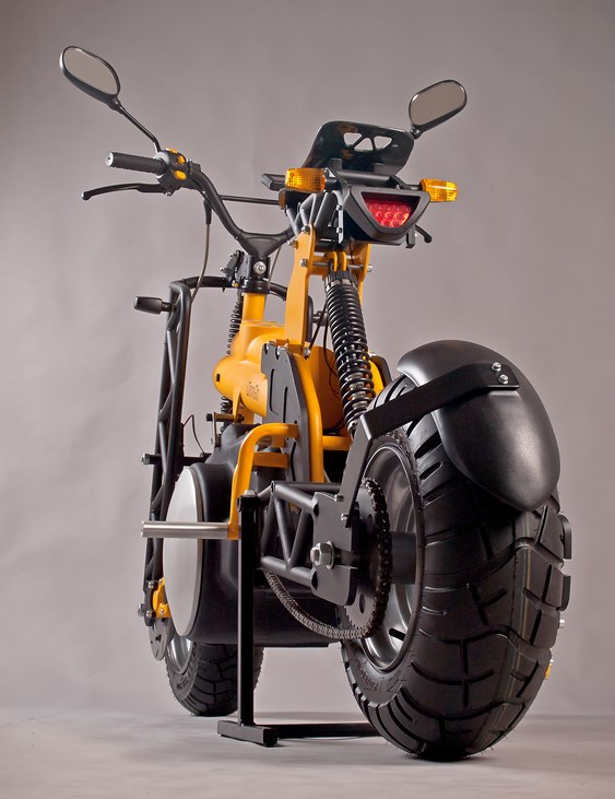 Moto elétrica e a gasolina