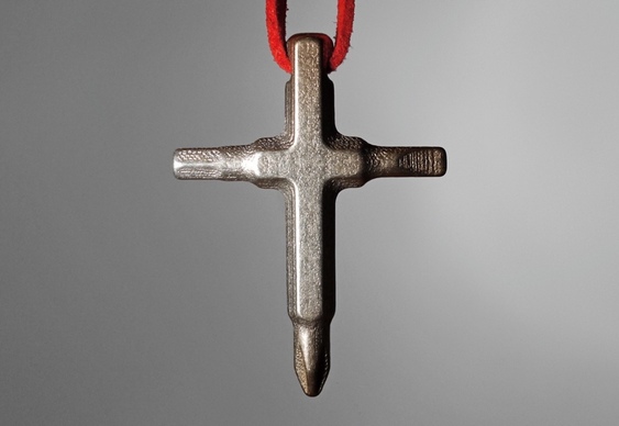 Crucifixo com chaves de fenda