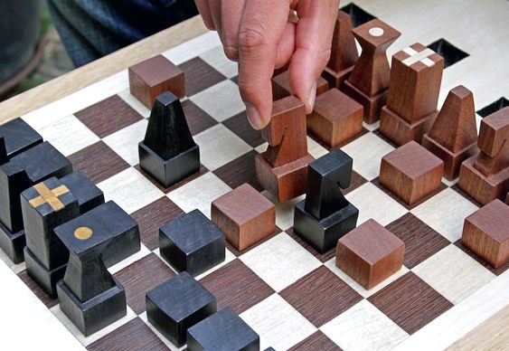 Banco com jogo de xadrez embutido