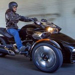 Spyder F3 – triciclo dos sonhos com rodas duplas dianteiras