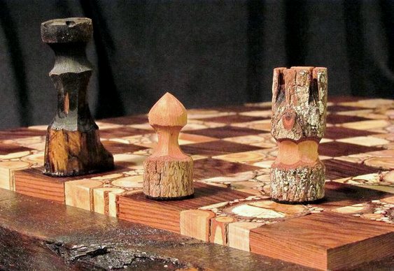 Xadrez rústico com galhos de árvores Jogo de xadrez com madeira natural