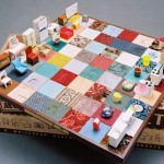 Jogo de xadrez com móveis em miniatura das casinhas de bonecas