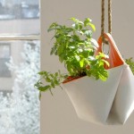 Vaso suspenso de tecido reciclado para horta em apartamento