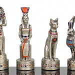 Divindades egípcias de pewter em lindo jogo de xadrez temático