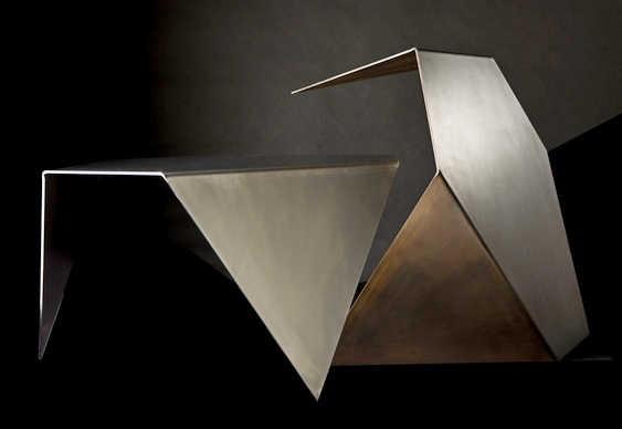 Base geométrica para mesa Móvel com design contemporâneo