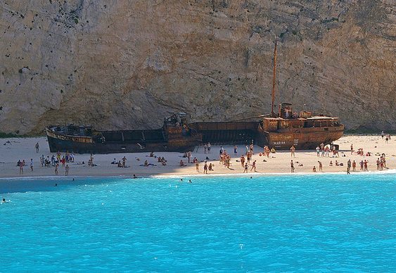 Navio encalhado na praia Ilha de Zakynthos na Grécia