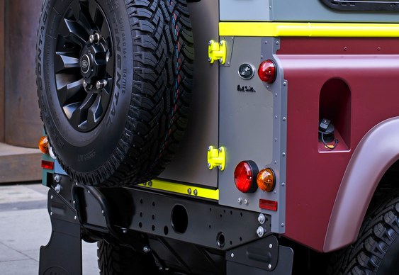 Land Rover colorido Homenagem de estilista inglês