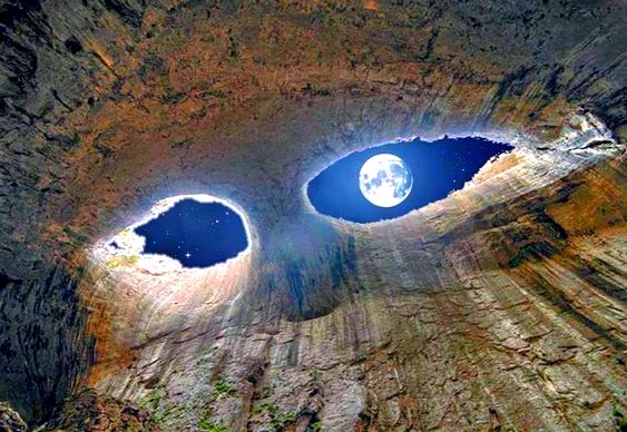 Caverna de olho na Lua