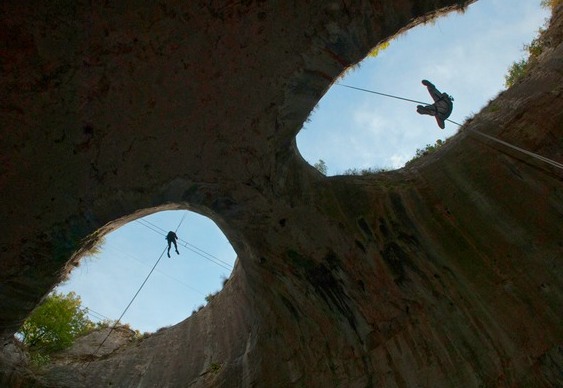 Rapel em cavernas Escalada em grutas